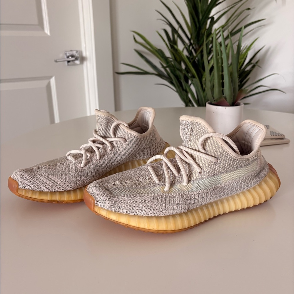 ADIDAS Men's "Yeezy Boost 350 V2"
Citrin Non-Reflective Shoes Size 9